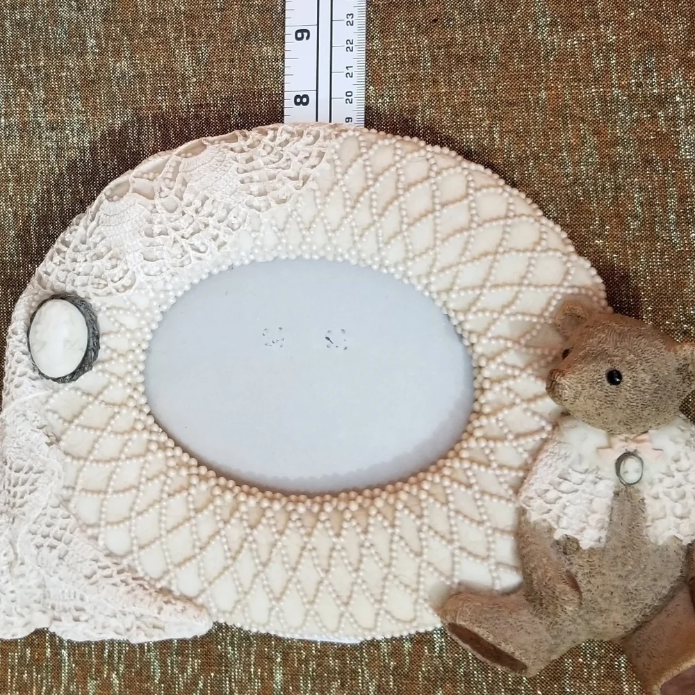 Vintage 1993 oval picture frame 